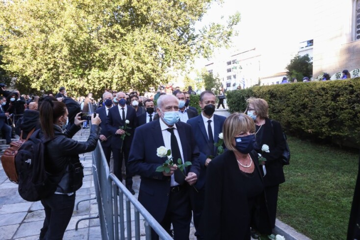 Μέλη του Κινήματος Αλλαγής στο λαϊκό προσκύνημα της σορού της Φώφης Γεννηματά