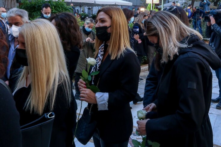 Μέλη του Κινήματος Αλλαγής στο λαϊκό προσκύνημα της σορού της Φώφης Γεννηματά