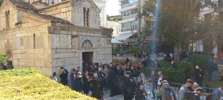Η σορός της Φώφης Γεννηματά σε λαϊκό προσκύνημα στο παρεκκλήσι της Μητρόπολης Αθηνών