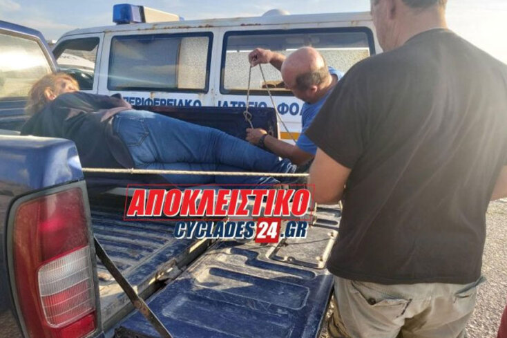 Στη Φολέγανδρο έδεσαν το φορείο του ασθενοφόρου στην καρότσα αγροτικού για να μεταφέρουν στο ιατρείο τραυματισμένη γυναίκα