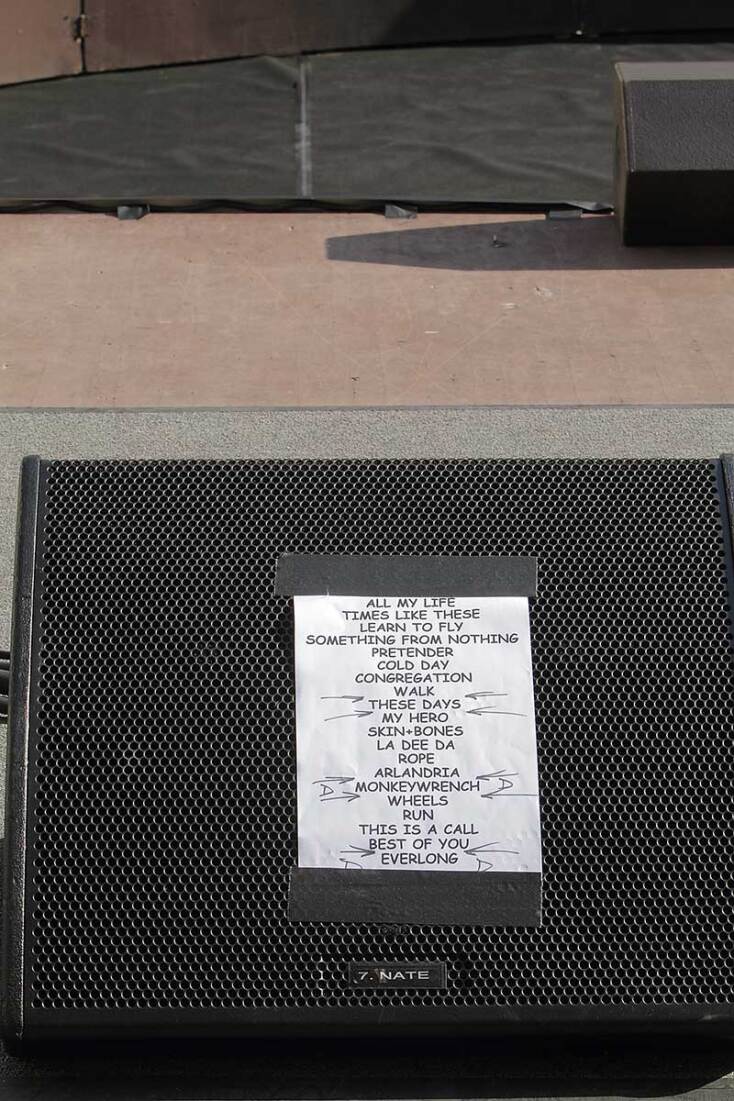 Στιγμιότυπο από συναυλία την συναυλία των Foo Fighers στο Ηρώδειο