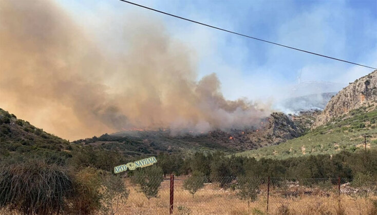 Σε δύσβατο σημείο στο Αραχναίο Όρος η φωτιά στην Αργολίδα