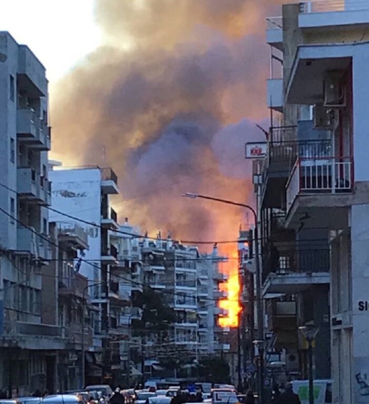 Μεγάλη φωτιά σε καπναποθήκες στην Ξάνθη
