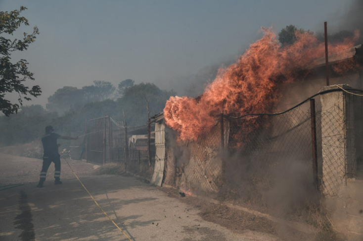 ΠΥΡΚΑΓΙΑ ΣΤΗΝ ΚΕΡΑΤΕΑ 