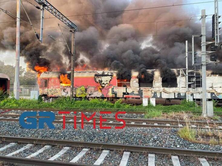 Φωτια σε αμαξοστάσιο του ΟΣΕ 