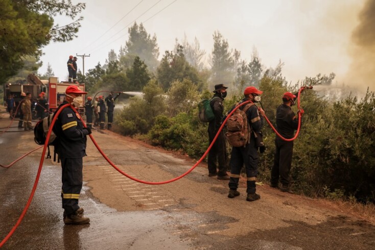 Πυροσβέστες στην Εύβοια © EUROKINISSI