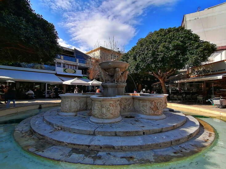 Η Κρήνη Μοροζίνι - τα λιοντάρια