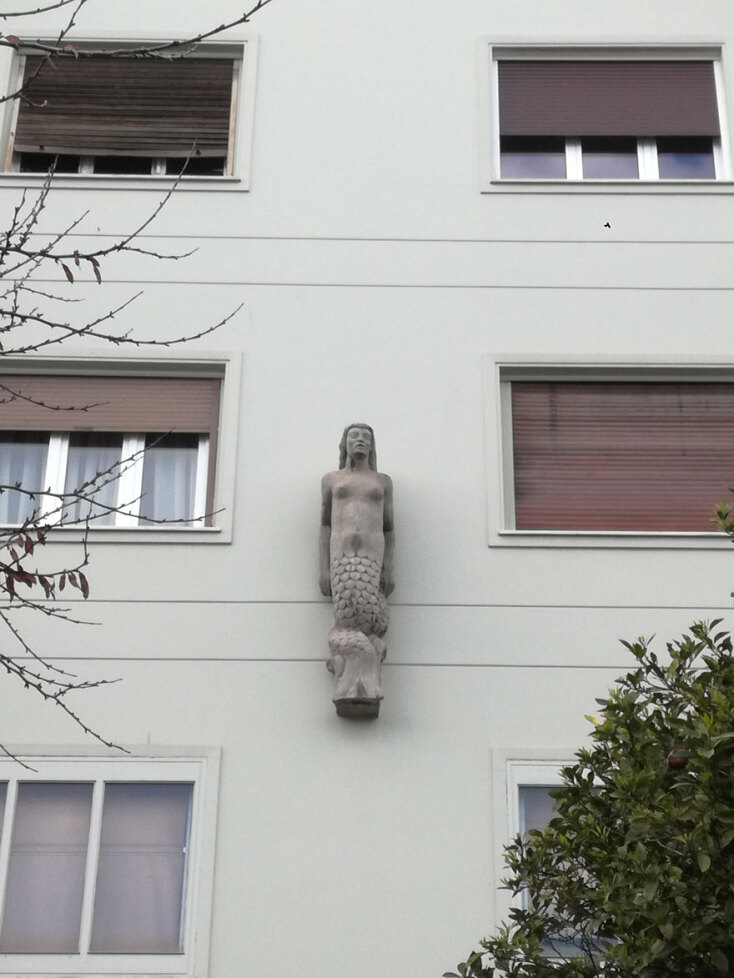 Η πολυκατοικία με τη γοργόνα στη λεωφόρο Βασιλίσσης Σοφίας 79