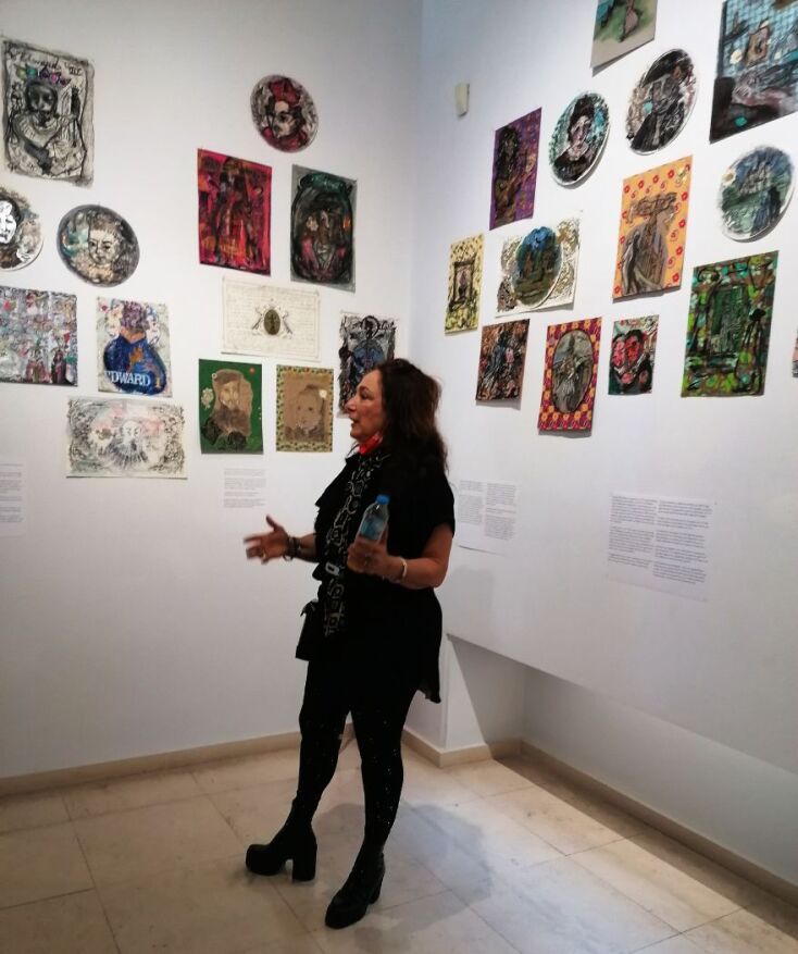 «Βυρωνικός Κώδιξ» στη Δημοτική Πινακοθήκη: Ξενάγηση στην έκθεση από τη Λυδία Βενιέρη