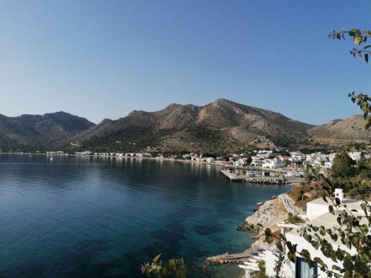 Το λιμάνι Λιβάδεια στην Τήλο