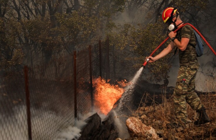 Φωτιά στη Βαρυμπόμπη © EUROKINISSI