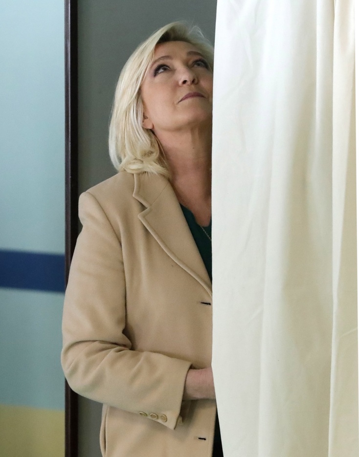 Προεδρικές Εκλογές στη Γαλλία: Υποψήφιοι εξασκούν το εκλογικό τους δικαίωμα