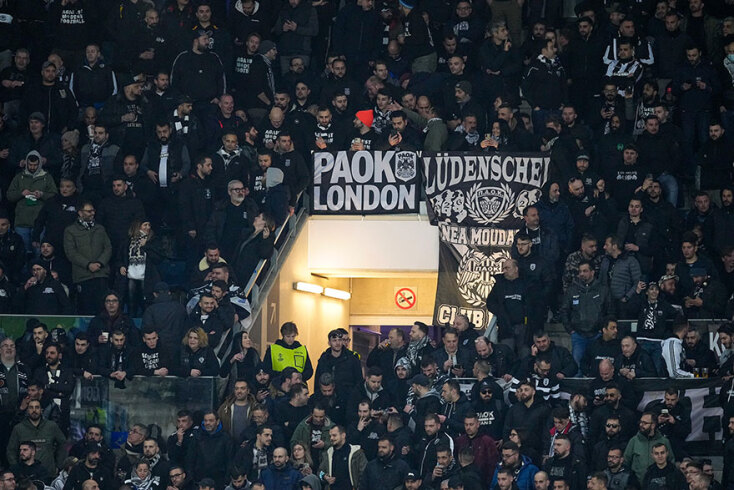 Φίλαθλοι του ΠΑΟΚ στις κερκίδες του γηπέδου της Γάνδης στη ρεβάνς για το Europa Conference League