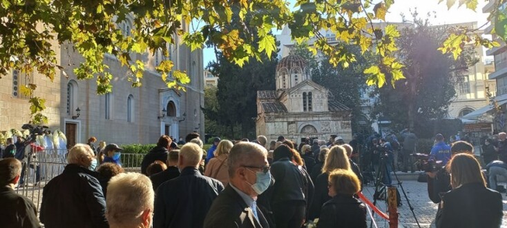 Η σορός της Φώφης Γεννηματά σε λαϊκό προσκύνημα στο παρεκκλήσι της Μητρόπολης Αθηνών