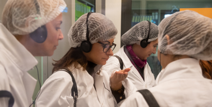 Ο Dimello άνοιξε τις πόρτες του εργοστασίου του σε μια εκδήλωση η οποία ολοκληρώθηκε με γεύμα το οποίο είχε σχεδιάσει ο chef Δημήτρης Σκαρμούτσος.