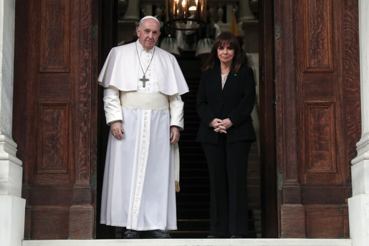 Ο Πάπας Βενέδικτος με την Κατερίνα Σακελλαροπούλου