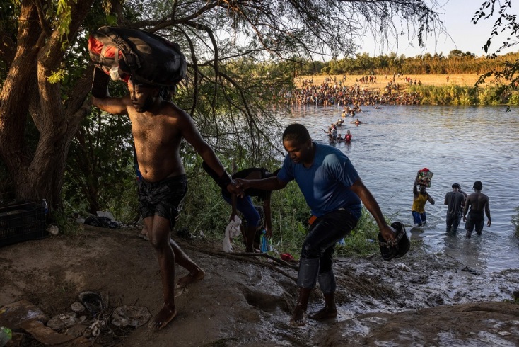Η κυβέρνηση Μπάιντεν απελαύνει χιλιάδες Αϊτινούς