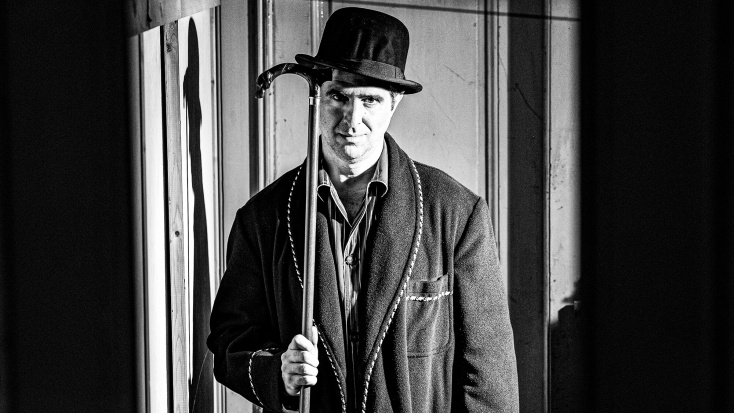 Ο Γιώργος Γάλλος φωτογραφίζεται για την ATHENS VOICE 