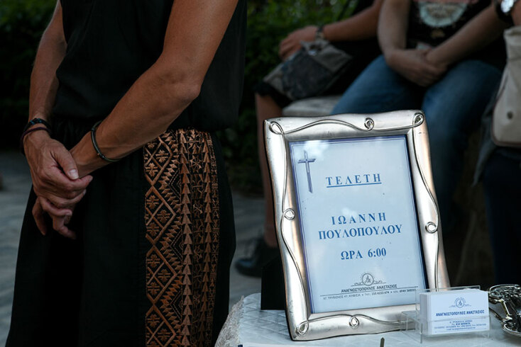 Κηδεία Γιάννη Πουλόπουλου στην Κηφισιά - Το «τελευταίο αντίο» στον αγαπημένο ερμηνευτή που «σημάδεψε» ξεχωριστές στιγμές στη ζωή των θαυμαστών του
