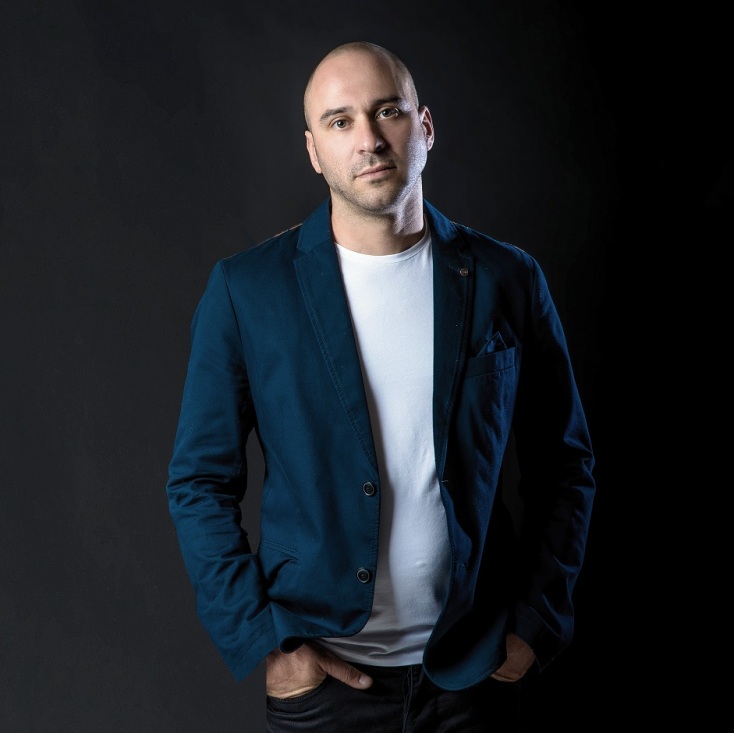 Ο τραγουδιστής Γιώργος Περίν