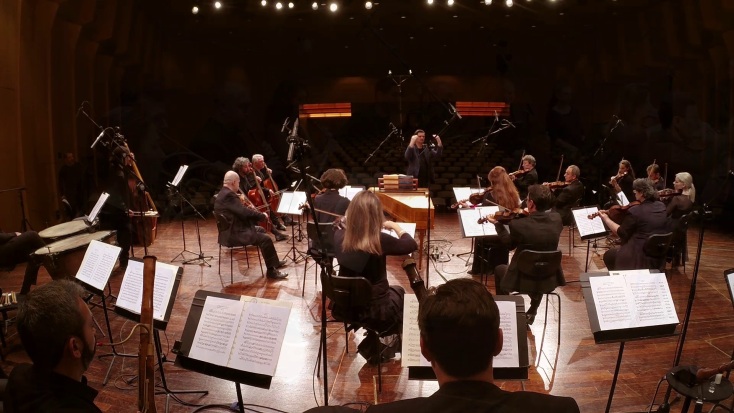 Ο Γιώργος Πέτρου διευθύνει τους Μουσικούς της Καμεράτας-Ορχήστρας των Φίλων της Μουσικής