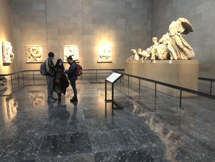 Γλυπτά του Παρθενώνα: άνοιξε ξανά η αίθουσα στο Βρετανικό Μουσείο