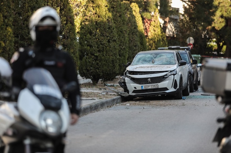 Έκρηξη σε συγκρότημα κατοικιών στη Γλυφάδα