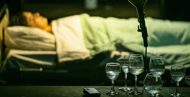 Στιγμιότυπο από την παράσταση μουσικού θεάτρου «ΗΠΑΡ» που προβάλλεται στη GNO TV 