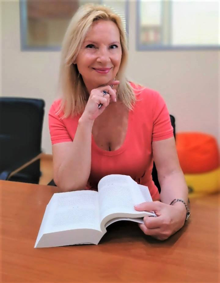 Γιώτα Γουβέλη: Παρουσίαση του βιβλίου «Για ένα τανγκό στη Σμύρνη», που κυκλοφορεί από τις Εκδόσεις Διόπτρα