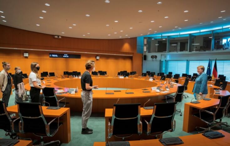 H Γκρέτα Τούνμπεργκ και  άλλες ακτιβίστριες συνάντησαν την Άνγκελα Μέρκελ 