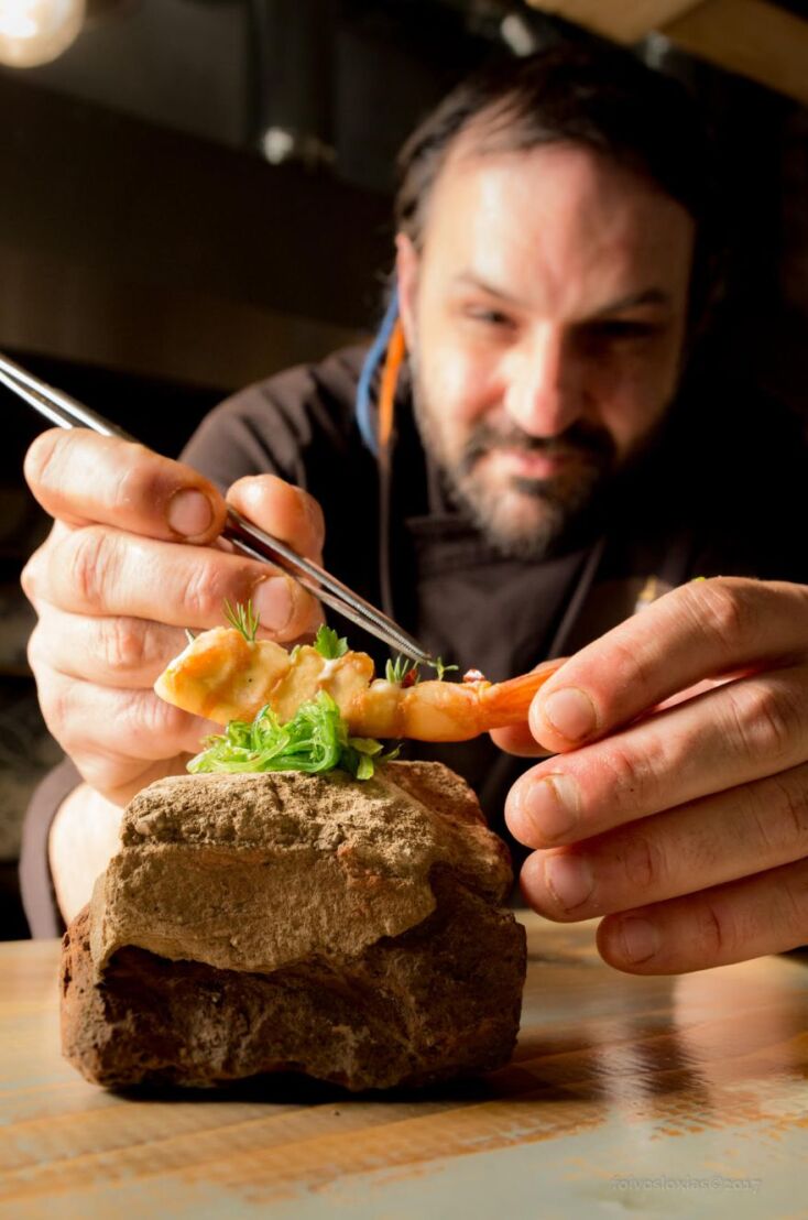 Οι διάσημοι σεφ μαγειρεύουν στα νησιά