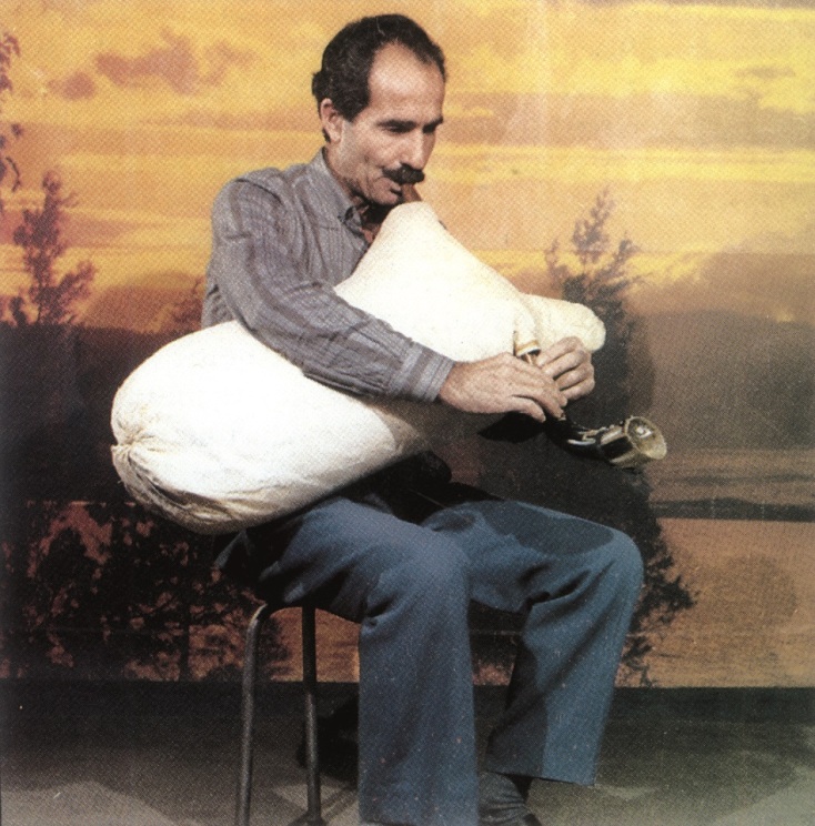 Η συνεργασία του βιολιστή Γιάννη Ζευγόλη με την τραγουδίστρια Ειρήνη Κονιτοπούλου Λεγάκη στο άλμπουμ «Ανέφαλα Θαλασσινά» και οι άγνωστες πτυχές της.