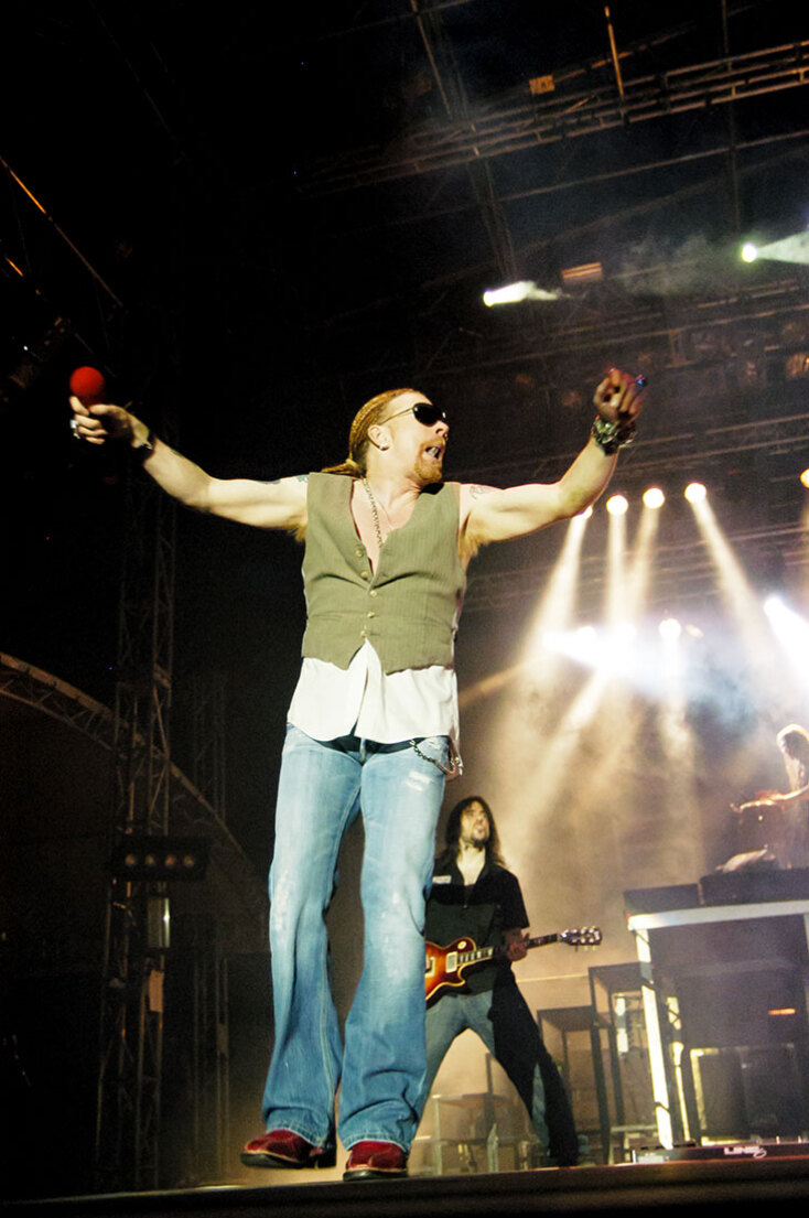 Στιγμιότυπο από τη συναυλία των Guns N' Roses στην Αθήνα τον Ιούλιο του 2006