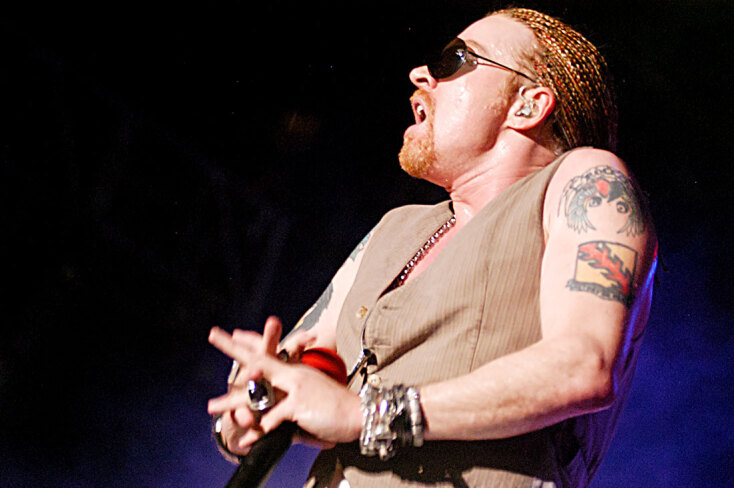 Στιγμιότυπο από τη συναυλία των Guns N' Roses στην Αθήνα τον Ιούλιο του 2006