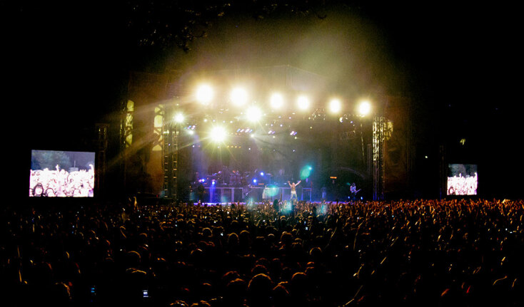 Στιγμιότυπο από τη συναυλία των Guns N' Roses στην Αθήνα τον Ιούλιο του 2006