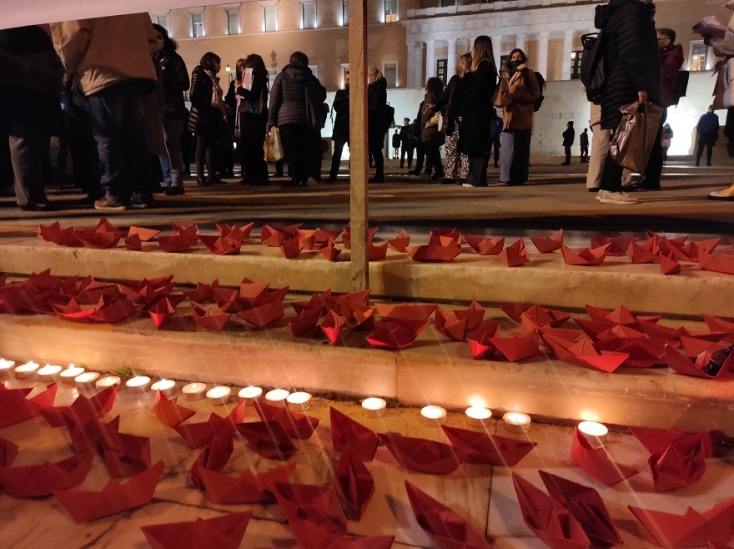 Συγκέντρωση έξω από την Βουλή για τις γυναικοκτονίες