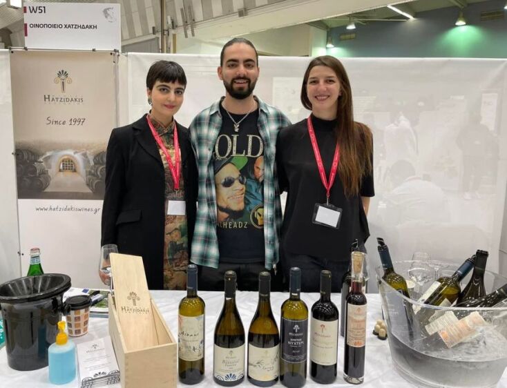 H ομάδα του οινοποιείου Χατζηδάκη