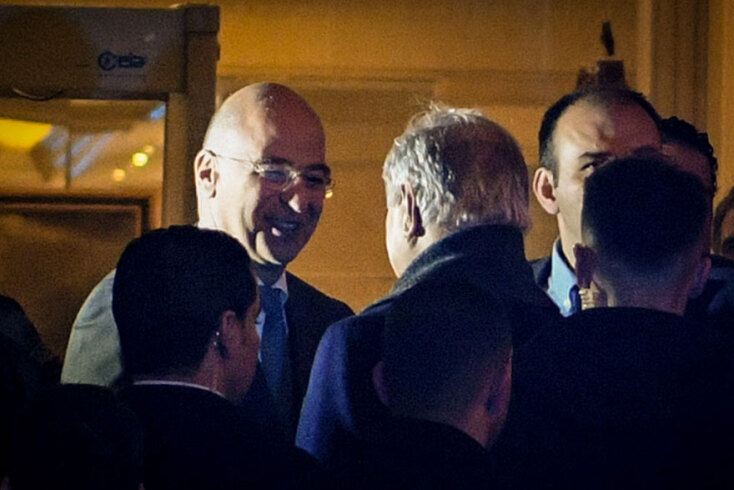 Στην Αθήνα ο Λίβυος στρατάρχης Χαλίφα Χάφταρ - Τον υποδέχτηκε ο Νίκος Δένδιας