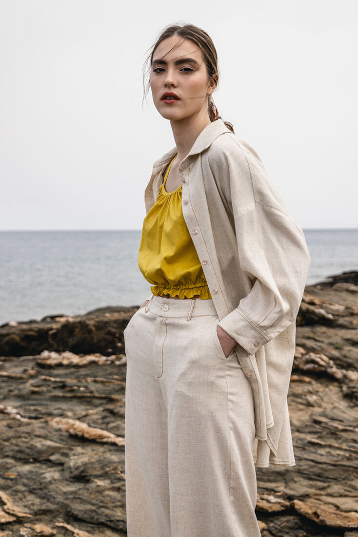 Μοντέλο με ρούχα Helmi