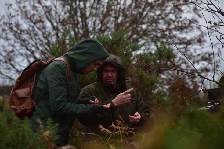 Ο Σωτήρης Κοντιζάς στα εντυπωσιακά τοπία των Highlands της Σκωτίας. Μαζί με έναν Σκωτσέζο σεφ, αναζητούν υλικά από τη φύση για να χρησιμοποιήσουν στην κοινή μαγειρική τους.