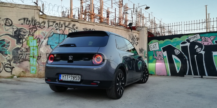 Το αμιγώς ηλεκτρικό αυτοκίνητο Honda e θέτει νέα τεχνολογικά πρότυπα στην κατηγορία συμπαγών EV