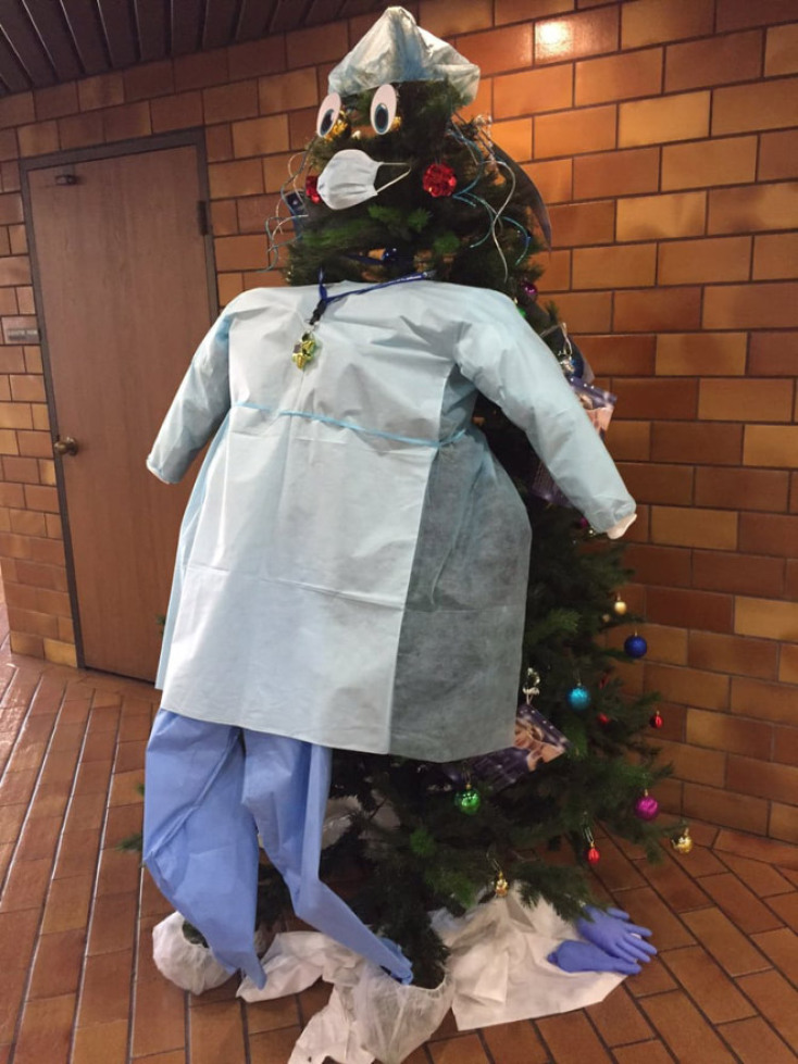 hospital-christmas-decorations17.jpg