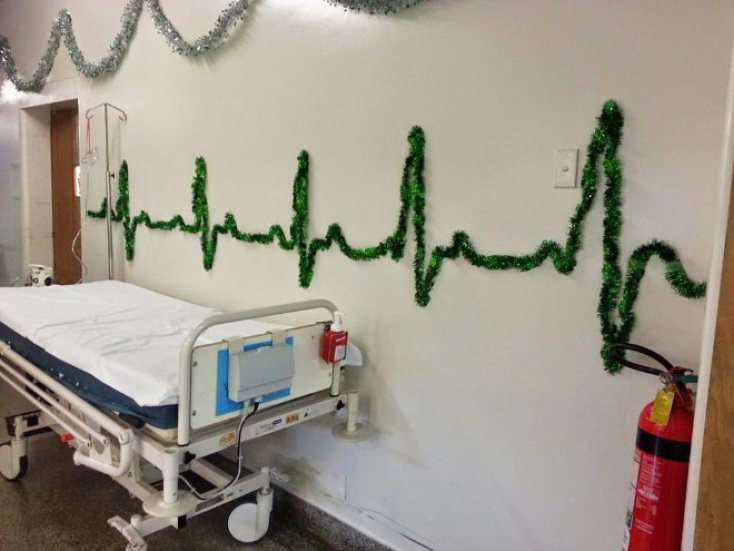 hospital-christmas-decorations2.jpg