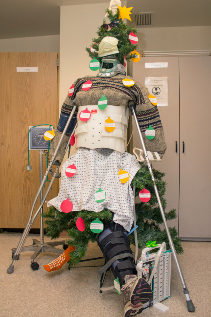 hospital-christmas-decorations4.jpg