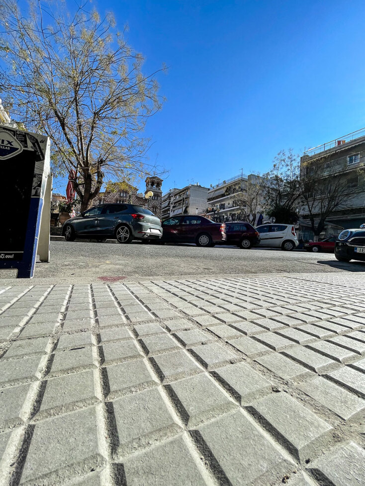 Με σύγχρονα υλικά το νέο πεζοδρόμιο στην Ηούς