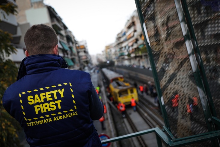 ΕΡΓΑΤΙΚΟ ΔΥΣΤΥΧΗΜΑ ΣΤΙΣ ΓΡΑΜΜΕΣ TOY ΗΣΑΠ ΑΓ.ΝΙΚΟΛΑΟΥ ΣΤΑ ΠΑΤΗΣΙΑ -ΕΝΑΣ ΝΕΚΡΟΣ ΚΑΙ ΔΥΟ ΤΡΑΥΜΑΤΙΕΣ ΕΡΓΑΖΟΜΕΝΟΙ ΣΕ ΚΑΘΑΡΙΣΜΟ ΤΗΣ ΓΡΑΜΜΗΣ (ΒΑΣΙΛΗΣ ΡΕΜΠΑΠΗΣ /EUROKINISSI)