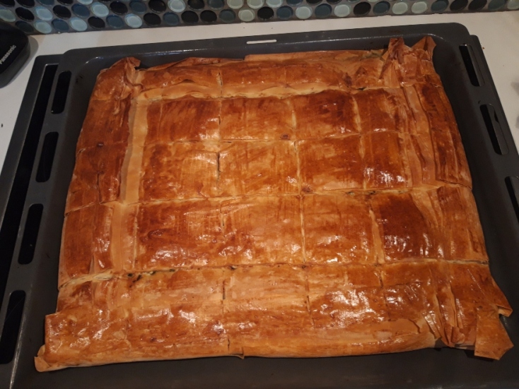 #menoumespiti με την Athens Voice: Η Κατερίνα Μαλακατέ περιγράφει μία μέρα στο σπίτι, εν μέσω πανδημίας κορωνοϊού.