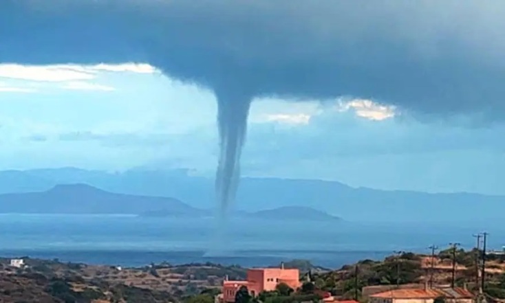 Εντυπωσιακές εικόνες από υδροσίφωνα στα Κύθηρα
