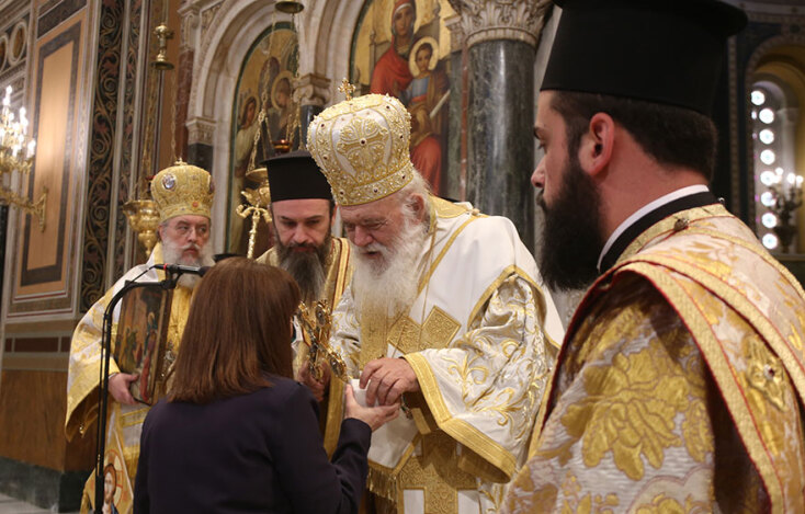 Ο αρχιεπίσκοπος Ιερώνυμος τέλεσε τη Θεία Λειτουργία στη Μητρόπολη Αθηνών σήμερα Κυριακή της Ορθοδοξίας, παρουσία της ΠτΔ Κατερίνας Σακελλαροπούλου