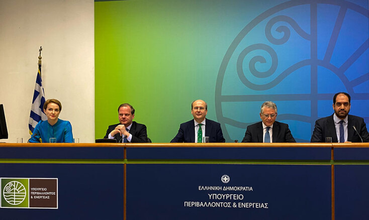 Ο υπουργός Περιβάλλοντος Κωστής Χατζηδάκης παρουσίασε το σχέδιο για το πέρασμα στην ηλεκτροκίνηση